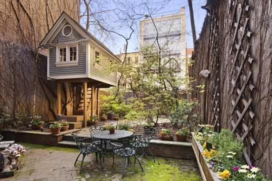 Manhattan wooden home with a treehouse 1
