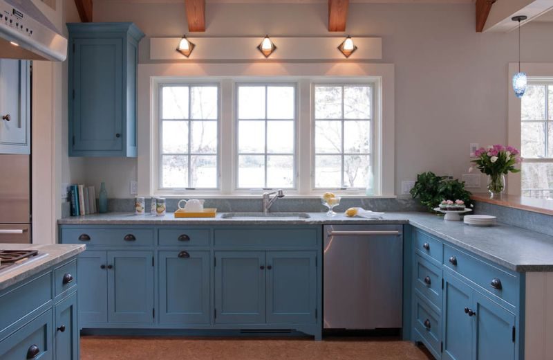 Traditional-style-blue-kitchen-cabinet