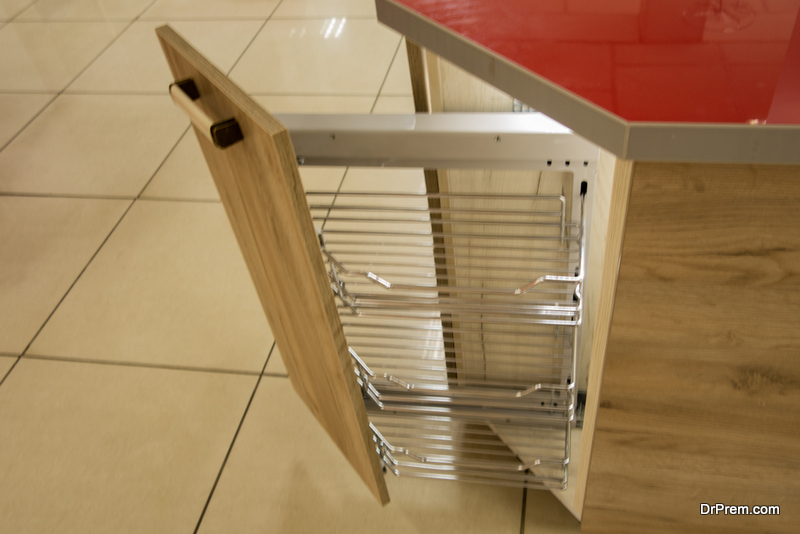 Roll-out drawers