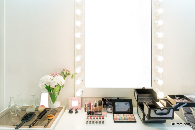 Wall shelf with mounted mirror