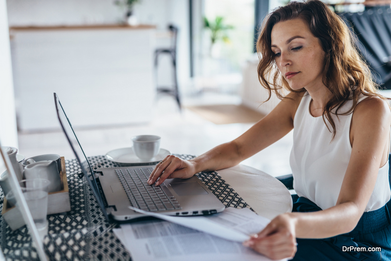 woman-doing-Financial-planning